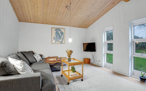 Floora - 20M from the Sea: Flooring, Wand, Fussboden, Interior Design, Holz, Decke, Holzboden, Beleuchtung, Möbel, Laminatboden