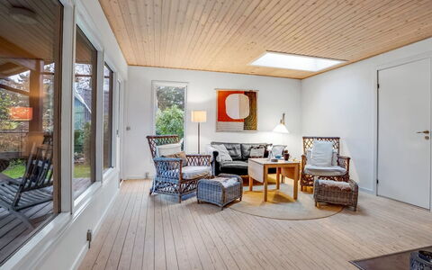 Floora - 20M from the Sea: Flooring, Wand, Fussboden, Interior Design, Holz, Decke, Holzboden, Beleuchtung, Möbel, Laminatboden