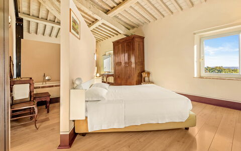 Terra Quercus: Bett, Wand, Schlafzimmer, Interior Design, Bettdecke, Möbel, Bedding, Decke, Flooring, Fussboden