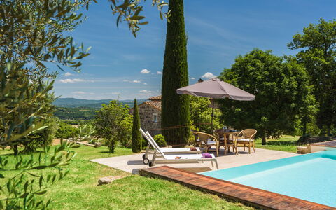Terra Quercus: Schwimmbad, Garten, Gartenmöbel, Landscaping, Estate, Bauernhaus, Eco Hotel, Resort, Rasen, Villa