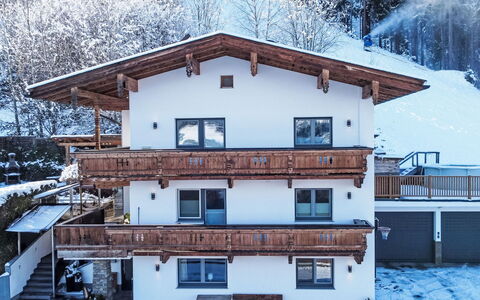 Bettina: Zuhause, Winter, Wohnung, Schnee, Einfrieren, Steigung, Balkon, Bergdorf, Glazialmorphologie, Skiort