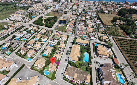 Maison Xoriguer: Wohngebiet, Vogelperspektive, Luftaufnahmen, Stadtgebiet, Stadt, Nachbarschaft, Landschaft, Haus, Urban Design, Vorort