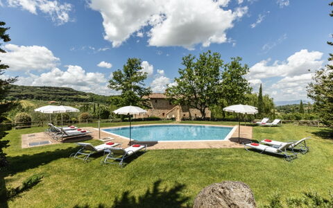 Podere Monti: Estate, Wiese, Garten, Rasen, Bauernhaus, Eco Hotel, Villa, Landscaping, Hazienda