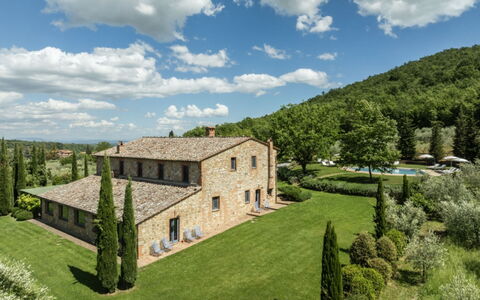 Podere Monti: Estate, Plantage, Bauernhaus, Garten, Wiese, Landscaping, Rasen, Villa, Villa