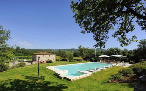 Mulino della Villa: Schwimmbad, Estate, Bauernhaus, Gartenmöbel, Freizeit, Resort, Garten, Hazienda, Rasen, Landscaping