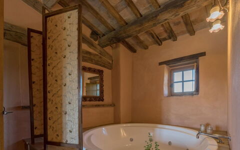 Prugnolo: Wand, Armatur, Badewanne, Interior Design, Flooring, Decke, Fussboden, Badezimmer, Verbundwerkstoff, Installation