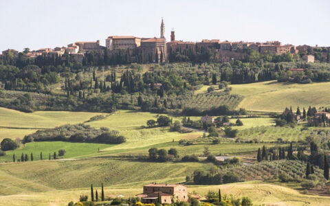 Prugnolo: Landschaft, Wiese, Einfach, Feld, Turm, Schloss, Wiese, Turm, Weide, Plantage