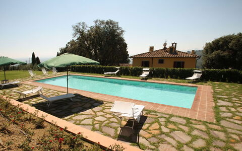 Villa Cerreta: Schwimmbad, Gartenmöbel, Bauernhaus, Resort, Hazienda, Eco Hotel, Estate, Villa, Tisch Im Freien, Hinterhof