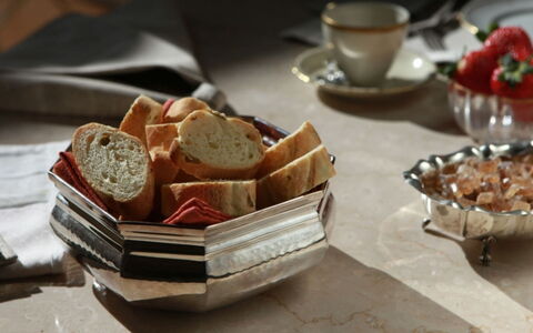 Villa le Selve: Geschirr, Servierware, Dishware, Teller, Essen