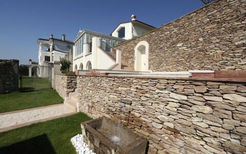 Villa le Selve: Steinwand, Backstein, Flagstone, Estate, Villa, Balkon