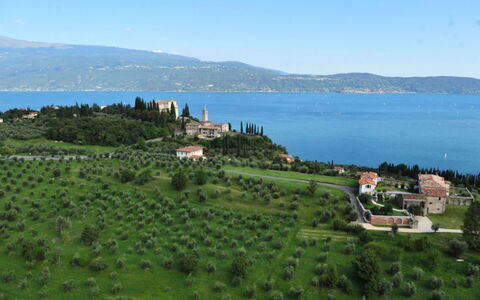 Villa le Selve: Landschaft, Natürliche Landschaft, Küste, Küsten Und Ozeanische Forms, Hügel, Horizont, Meer, Bank, Ländliches Gebiet, Bergstation
