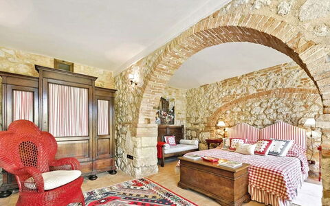 Villa Aiola: Möbel, Interior Design, Wand, Textil, Decke, Flooring, Schlafzimmer, Beleuchtung, Fussboden, Bett