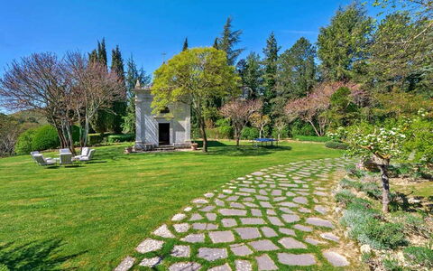Villa Aiola: Baum, Gras, Grün, Natur, Strauch, Garten, Landschaft, Ground, Frühling, Rasen