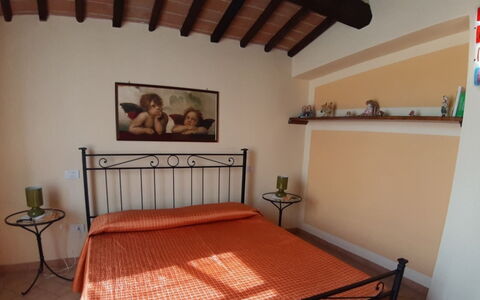 Il Bosco: Möbel, Schlafzimmer, Interior Design, Bett, Flooring, Fussboden, Bedding, Bettdecke, Bettrahmen, Linens