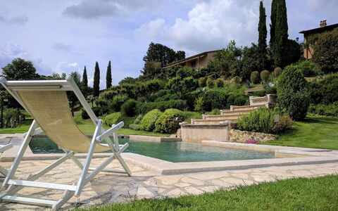 Podere della Bruciata: Gartenmöbel, Möbel, Garten, Flagstone, Landscaping, Sonnenliege, Hinterhof, Schatten, Stuhl, Garten