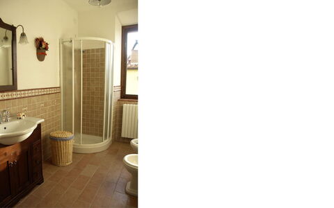 Podere dei Limoni: Flooring, Interior Design, Fussboden, Holz, Armatur, Beleuchtung, Installation, Zimmer, Bad Sink, Badezimmer