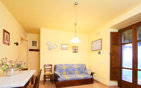 Podere dei Limoni: Interior Design, Möbel, Flooring, Holz, Fussboden, Decke, Zimmer, Wohnung, Wohnzimmer, Stuhl