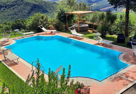 La Palazzina: Schwimmbad, Resort, Menschliche Siedlung, Eco Hotel, Hazienda, Thermae, Gartenmöbel, Ferienort, Sonnenliege, Villa