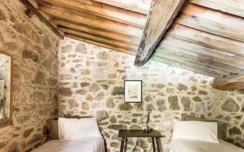 Mulino della Frateria: Wand, Steinwand, Decke, Schlafzimmer, Bett, Bedding