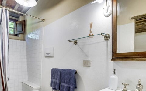 Mulino della Frateria: Armatur, Badezimmer, Interior Design, Flooring, Installation, Zapfhahn, Fussboden, Zuhause, Decke, Sinken
