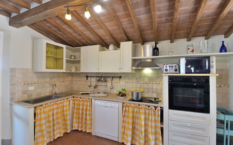 Bellaria: Küche, Möbel, Countertop, Küchengerät, Interior Design, Flooring, Major Appliance, Holz, Cabinetry, Decke