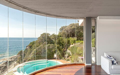 Villa Baia al Mare: Interior Design, Fussboden, Glas, Holzbeize, Schatten, Daylighting, Eco Hotel, Hartholz, Schwimmbad, Balkon