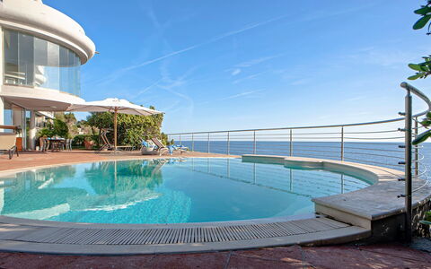 Villa Baia al Mare: Schwimmbad, Resort, Freizeit, Balkon, Eco Hotel, Hotel, Urlaub, Villa, Gartenmöbel, Ferienort