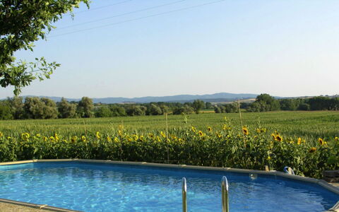Casalunga: Blau, Schwimmbad, Schatten, Gartenmöbel, Landscaping, Reflexion, Eco Hotel, Water Feature, Hinterhof