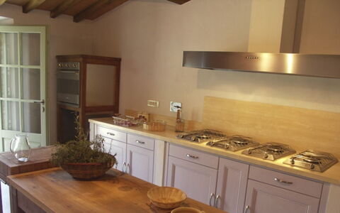 Case Belle: Küche, Countertop, Holz, Küchengerät, Flooring, Interior Design, Cabinetry, Zuhause, Möbel, Herd