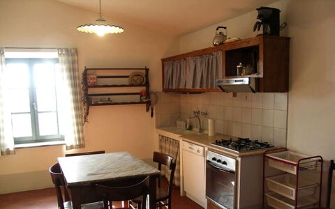 Vallocchie: Möbel, Flooring, Holz, Interior Design, Fussboden, Zimmer, Decke, Beleuchtung, Küche, Major Appliance