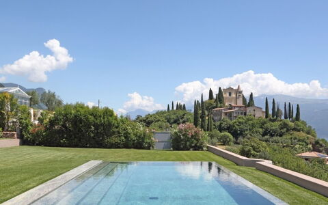 Villa Garda: Schwimmbad, Hügel, Gebirge, Estate, Landscaping, Eco Hotel, Garten, Villa, Resort, Villa