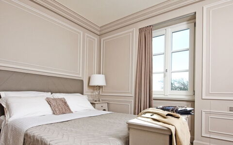 Villa Garda: Interior Design, Möbel, Schlafzimmer, Bett, Holz, Bettdecke, Zuhause, Bedding, Flooring, Fussboden
