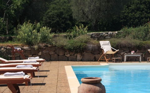 Bagnoletto: Schwimmbad, Möbel, Resort, Gartenmöbel, Sonnenliege, Freizeit, Eco Hotel, Stuhl, Hotel, Blumentopf