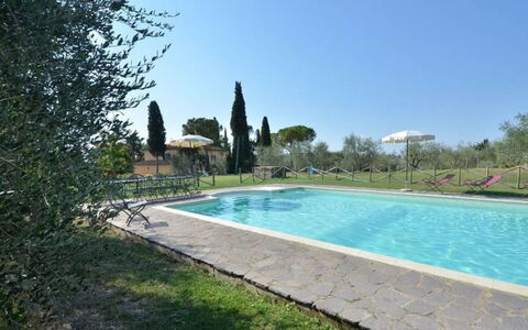 Villa Il Poggio: Schwimmbad, Estate, Gartenmöbel, Hazienda, Garten, Landscaping, Villa, Hinterhof, Garten, Rasen