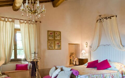 Villa Pipirelli: Möbel, Interior Design, Bett, Linens, Schlafzimmer, Tabelle, Textil, Zimmer, Light Fixture, Beleuchtung