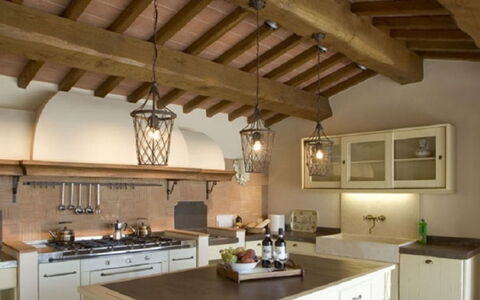 Villa Santa Virginia: Küche, Interior Design, Möbel, Flooring, Decke, Zuhause, Countertop, Cabinetry, Fussboden, Light Fixture