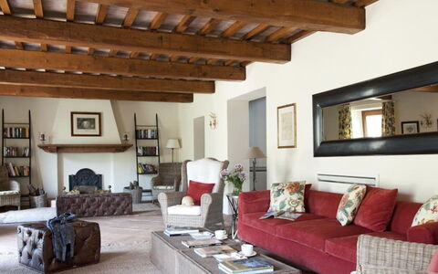 Villa del Cammino: Möbel, Interior Design, Couch, Flooring, Wand, Fussboden, Wohnzimmer, Holz, Decke, Zimmer