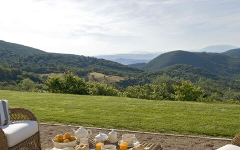 Villa Torre: Bergforms, Gras, Hügel, Berg, Natürliche Landschaft, Hochland, Landschaft, Wiese, Gebirge, Bergstation
