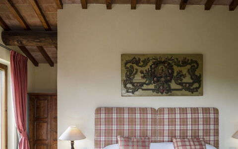 Villa Torre: Möbel, Interior Design, Wand, Holz, Flooring, Fussboden, Textil, Bett, Beleuchtung, Schlafzimmer