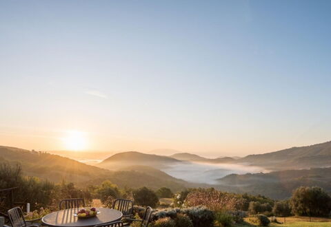 Villa Torre: Bergforms, Berg, Hügel, Natürliche Landschaft, Landschaft, Hochland, Horizont, Ökoregion, Gebirge, Bergstation