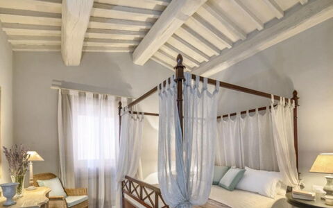 Villa Santa: Möbel, Interior Design, Fussboden, Flooring, Bett, Wand, Schlafzimmer, Decke, Holz, Zimmer