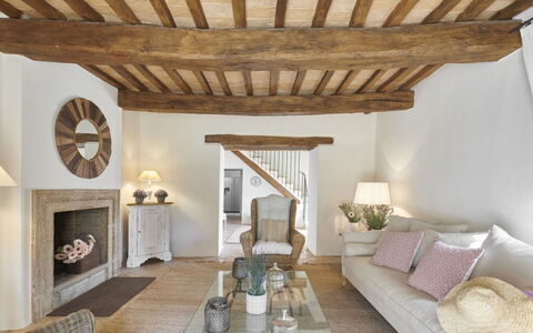 Villa Sibilla: Möbel, Interior Design, Wand, Couch, Holz, Decke, Flooring, Fussboden, Wohnzimmer, Zuhause