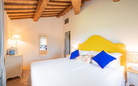 Villa Sibilla: Blau, Möbel, Zuhause, Wohnung, Resort, Linens, Schwimmbad, Hotel, Bett, Stuhl