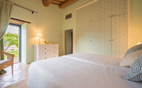 Villa Sibilla: Möbel, Interior Design, Flooring, Decke, Fussboden, Beleuchtung, Schlafzimmer, Bett, Zimmer, Bedding