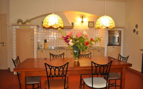 Podere della Madonna Villa: Möbel, Interior Design, Flooring, Light Fixture, Holz, Stuhl, Tabelle, Decke, Fussboden, Esszimmer