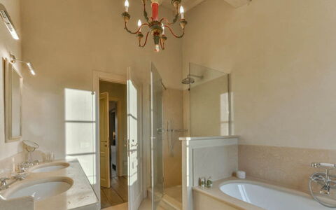 Villa Il Serraglio: Interior Design, Wand, Flooring, Armatur, Badezimmer, Decke, Fussboden, Beleuchtung, Installation, Zapfhahn