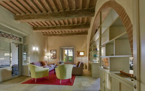 Villa Il Serraglio: Möbel, Interior Design, Wand, Flooring, Decke, Fussboden, Zimmer, Couch, Beleuchtung, Wohnzimmer