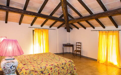 Cascina del Castello: Interior Design, Fussboden, Flooring, Decke, Möbel, Linens, Zimmer, Bett, Schlafzimmer, Resort