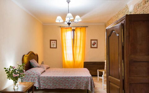 Cascina del Castello: Möbel, Wand, Interior Design, Holz, Flooring, Fussboden, Schlafzimmer, Textil, Zimmer, Bett