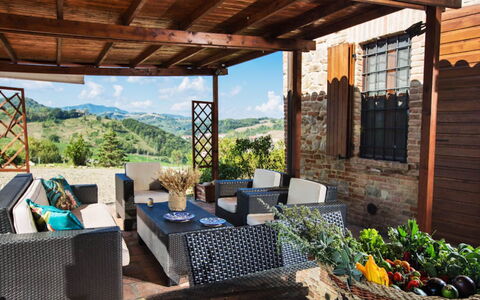 Cascina Tabia: Möbel, Gartenmöbel, Stuhl, Tabelle, Tisch Im Freien, Küche & Esszimmer Tisch, Veranda, Terrasse, Eco Hotel, Restaurant
